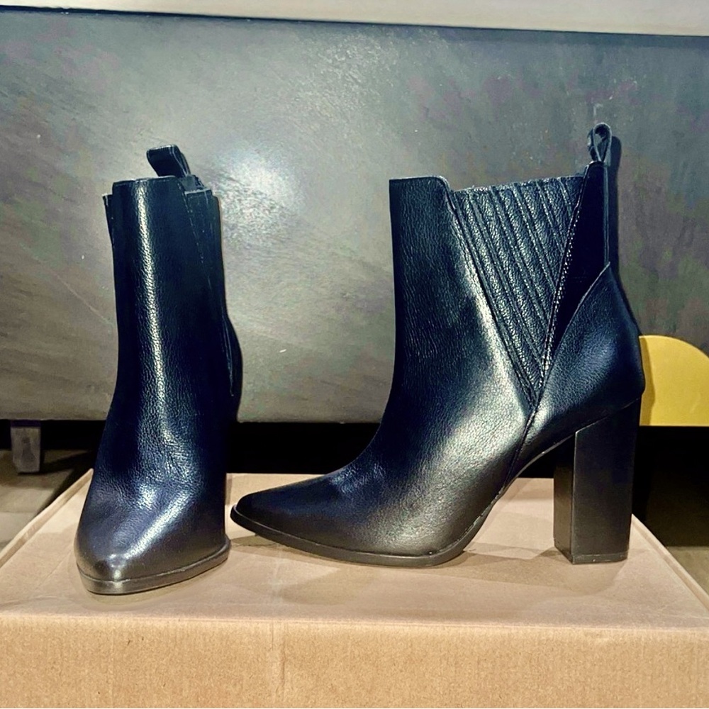 Kaanas Elegant Black Heeled Leather Boots